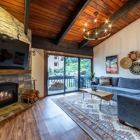 Mammoth Estates 210 Villa